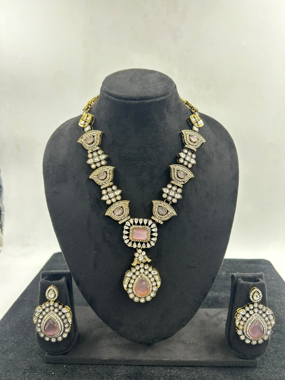 Vasudha Rajsi Set