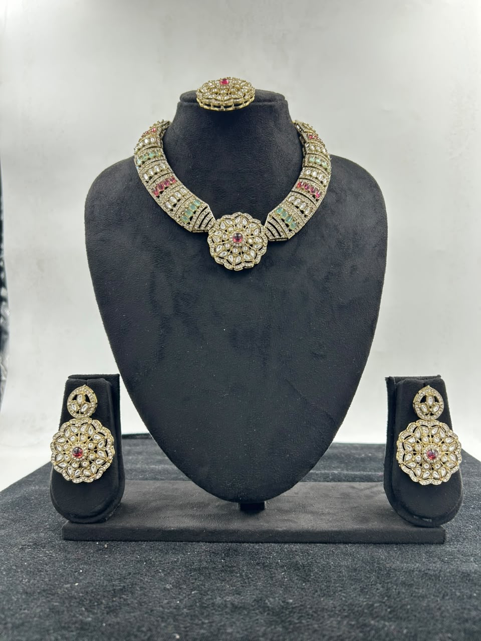 Devyani Ratna Set