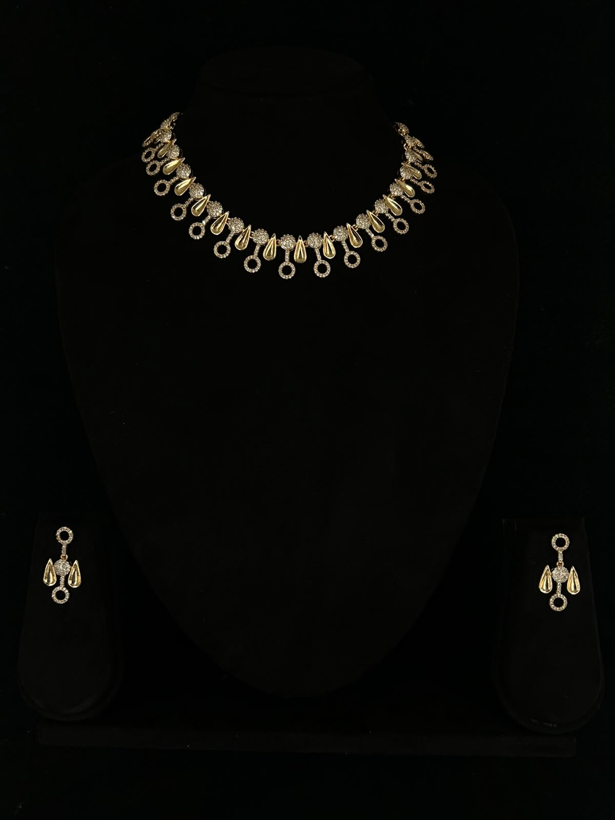 Kiara Golden Charm Set